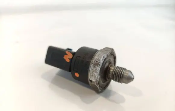 Audi A4 S4 B8 8K Fuel pressure sensor 06D906051ACAREWAY