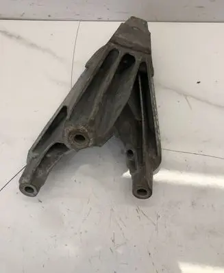 Audi A4 S4 B8 8K Engine mounting bracket 8K0199304