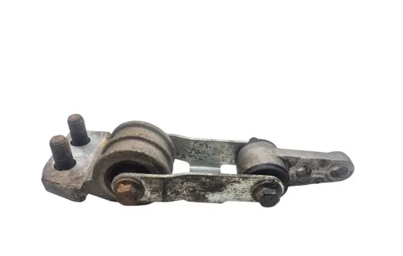 Volvo XC70 Engine mount bracket 30686750