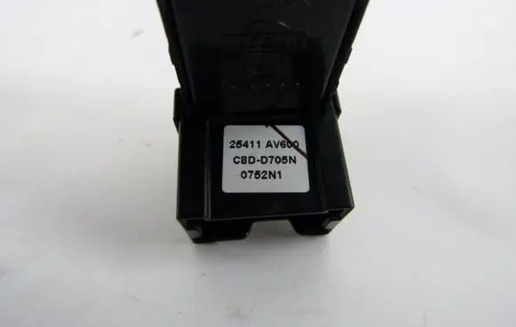 Nissan Primera Electric window control switch 25411av600