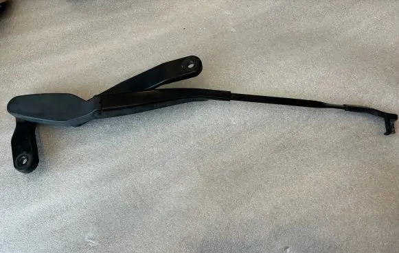 Mercedes-Benz E W212 Front wiper blade arm 3392125703