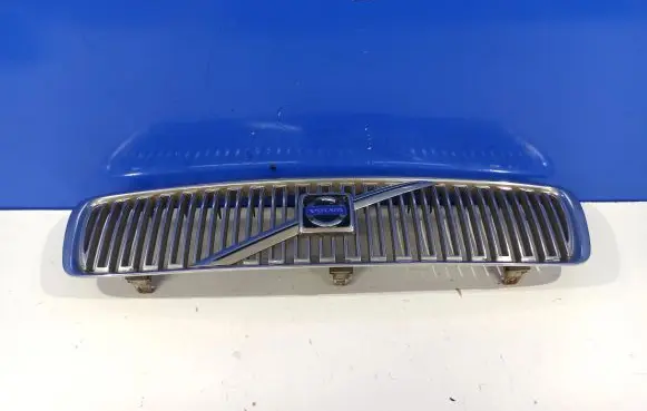Volvo V70 Front bumper upper radiator grill 9190438