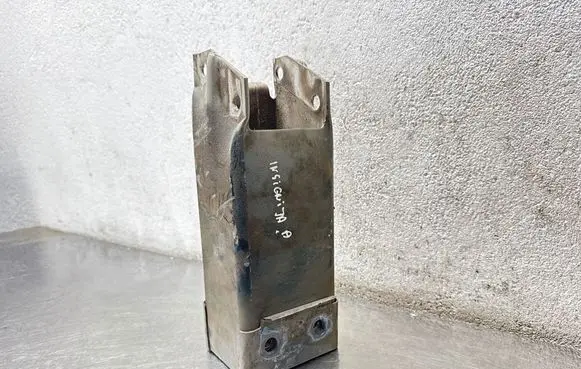 Opel Insignia A Front bumper shock/impact absorber 13235555