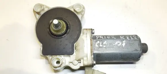 Mercedes-Benz CLS C219 Front door window regulator motor 0130821431