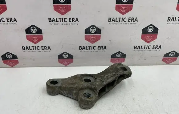 Audi A8 S8 D3 4E Engine mounting bracket 4E0199603S