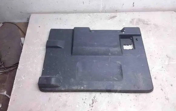 Land Rover Defender Tailgate trim 