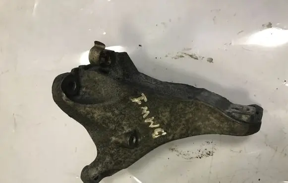 BMW 1 E81 E87 Engine mounting bracket 22116781916