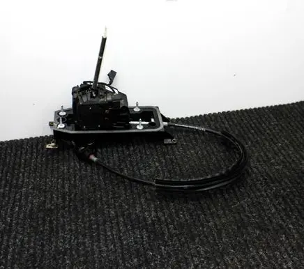 Volkswagen Jetta VII Gear shifter/selector 5QM713023M