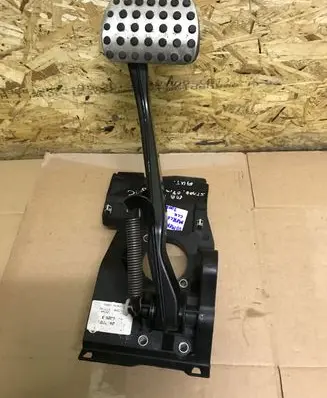 Mercedes-Benz CLK A209 C209 Brake pedal A2032907501
