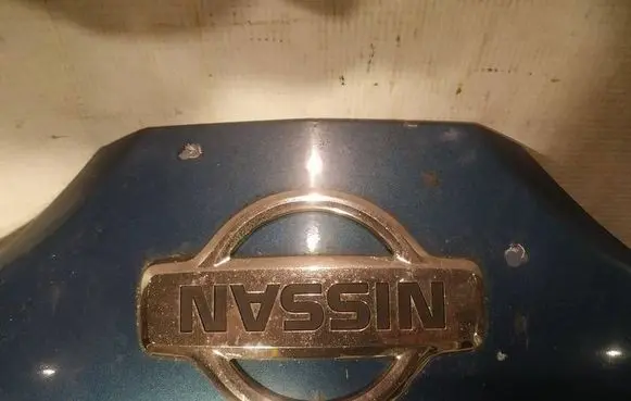 Nissan Almera Tino Manufacturer badge logo/emblem 