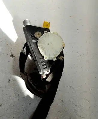 Volkswagen PASSAT B6 Front seatbelt 33042932F