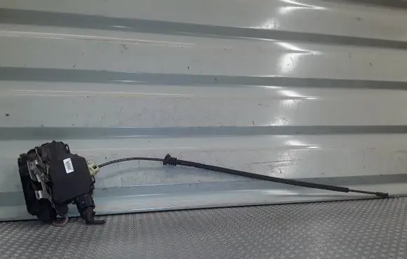 Volkswagen Polo IV 9N3 Front door lock 3B1837016BQ