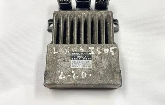 Lexus IS 200-300 Fuel injection control unit/module 8987120070