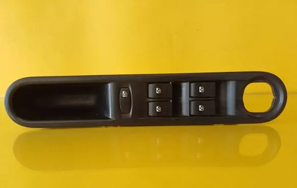 Renault Espace IV Electric window control switch 8200519359