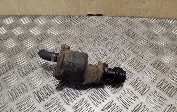 Volkswagen PASSAT B4 Vacuum pump 028207A