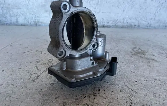 BMW 3 E90 E91 Engine shut-off valve 10378517 7810752