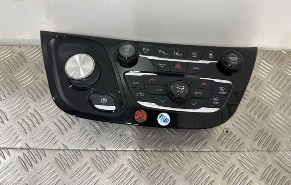 Chrysler Pacifica Climate control unit P68238874AE