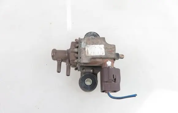 Toyota Corolla E120 E130 Vacuum valve 