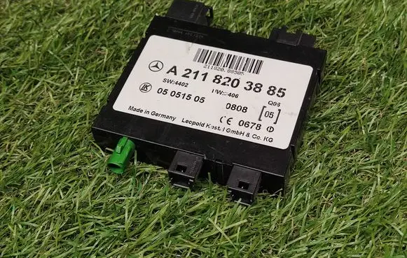 Mercedes-Benz CLS C219 Keyless (KESSY) go control unit/module A2118203885 05051505
