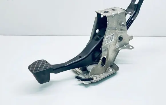Volkswagen PASSAT B6 Brake pedal 1K1721057AD
