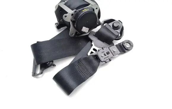 Volvo V40 Front seatbelt 31484535 637750100