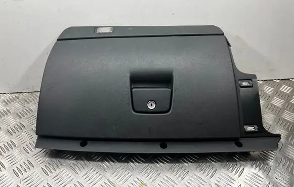 Glove box
