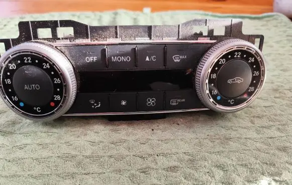 Mercedes-Benz C W204 Climate control unit 2049009104 120810674 1601220