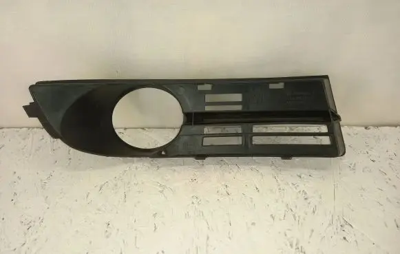 Volkswagen Touran I Front bumper lower grill 1T0853665A