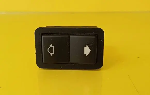 BMW 5 E39 Electric window control switch 8368974