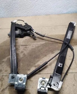 Ford Mondeo Mk III Front door window regulator motor 0130821771
