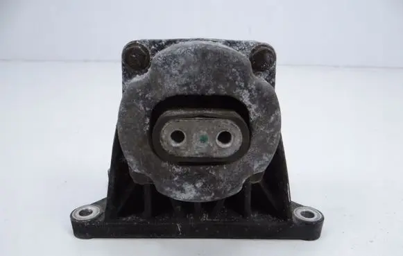 Maserati Ghibli Engine mount bracket 670004299