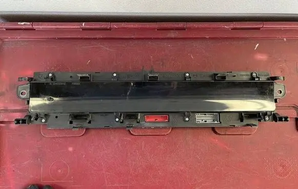 Speedometer (instrument cluster)