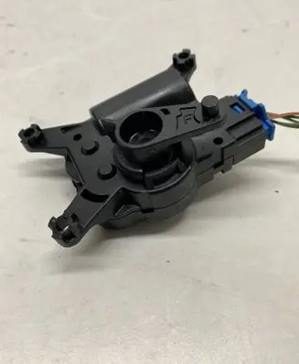 Volkswagen Touareg I Air flap motor/actuator 52411483R04