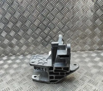 Genesis GV70 Engine mounting bracket