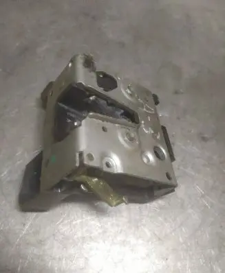Audi A6 S6 C4 4A Rear door lock 8D0839015A