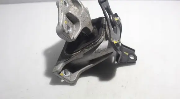 Suzuki SX4 S-Cross Gearbox mounting bracket