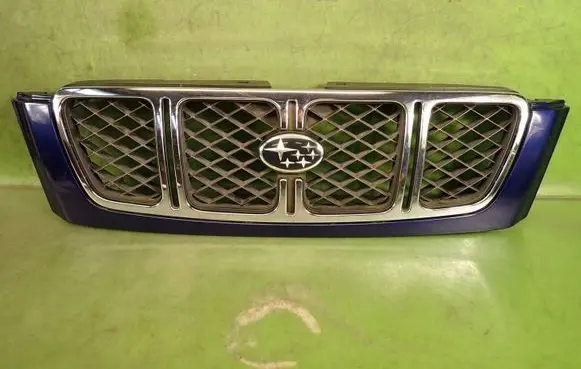Subaru Forester SF Front bumper upper radiator grill