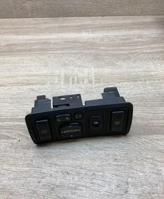 Toyota Avensis T250 Wing mirror switch 777669 183575