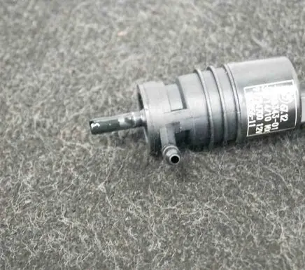BMW X3 F25 Windscreen/windshield washer pump 7388343