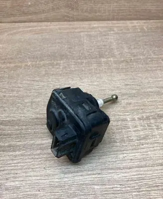 Volkswagen PASSAT B5 Headlight level adjustment motor 1H0941295E