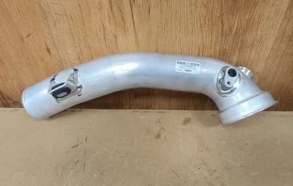 Mercedes-Benz GLS X167 Turbo air intake inlet pipe/hose A2560980207