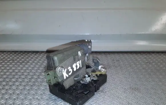 Iveco Daily 35.8 - 9 Front door lock 
