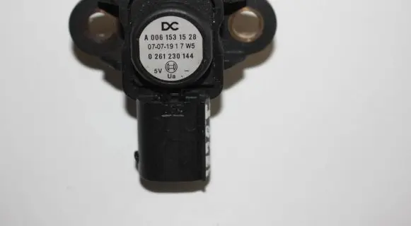 Mercedes-Benz E W211 Air pressure sensor A0061531528 0261230144