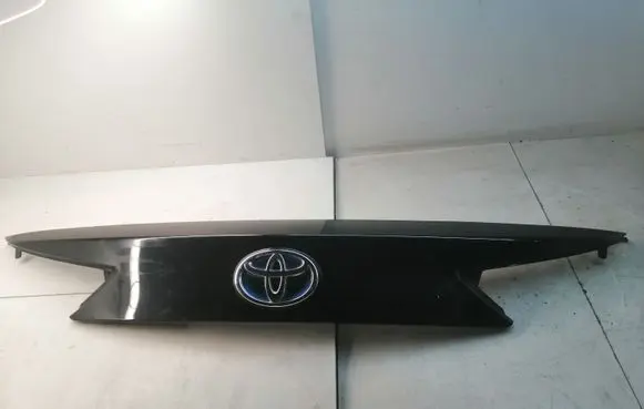 Toyota Auris E180 Tailgate trim 7681102830