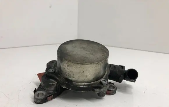 Opel Vivaro Vacuum pump 146503760R
