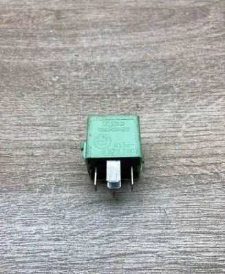 BMW 5 E39 Other relay 8373700