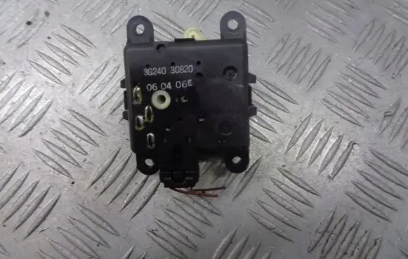 Nissan Almera N16 A/C air flow flap actuator/motor 3G240-30820