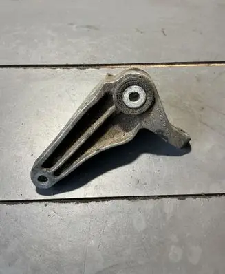 Ford Focus C-MAX Gearbox mounting bracket 3M516P093