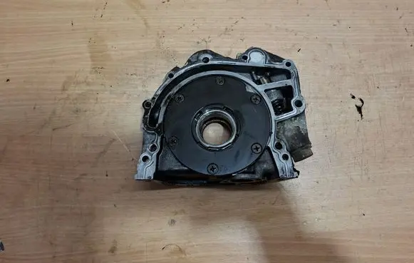 Volkswagen Transporter - Caravelle T4 Oil pump 074115109B