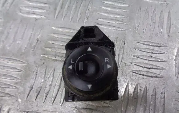 KIA Ceed Wing mirror switch